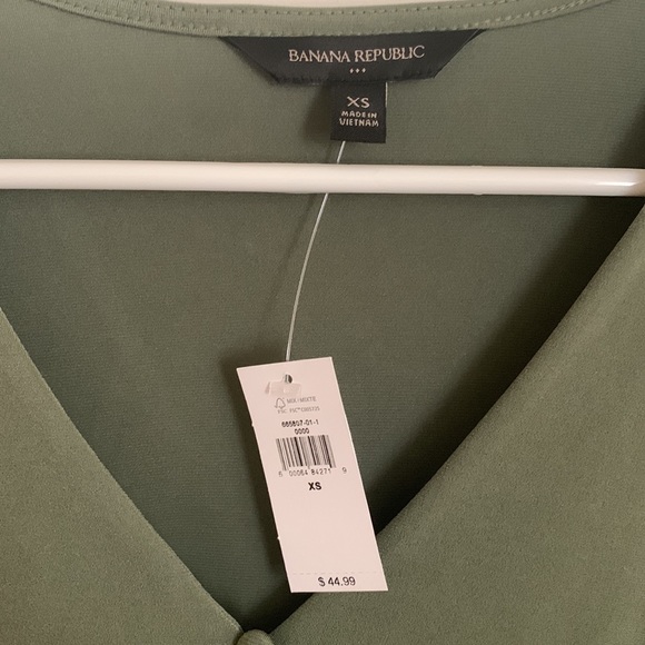 NWT Women’s Banana Republic Blouse - Picture 2 of 3